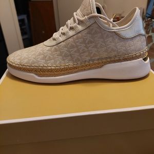 Michael Kors Size 8 womens